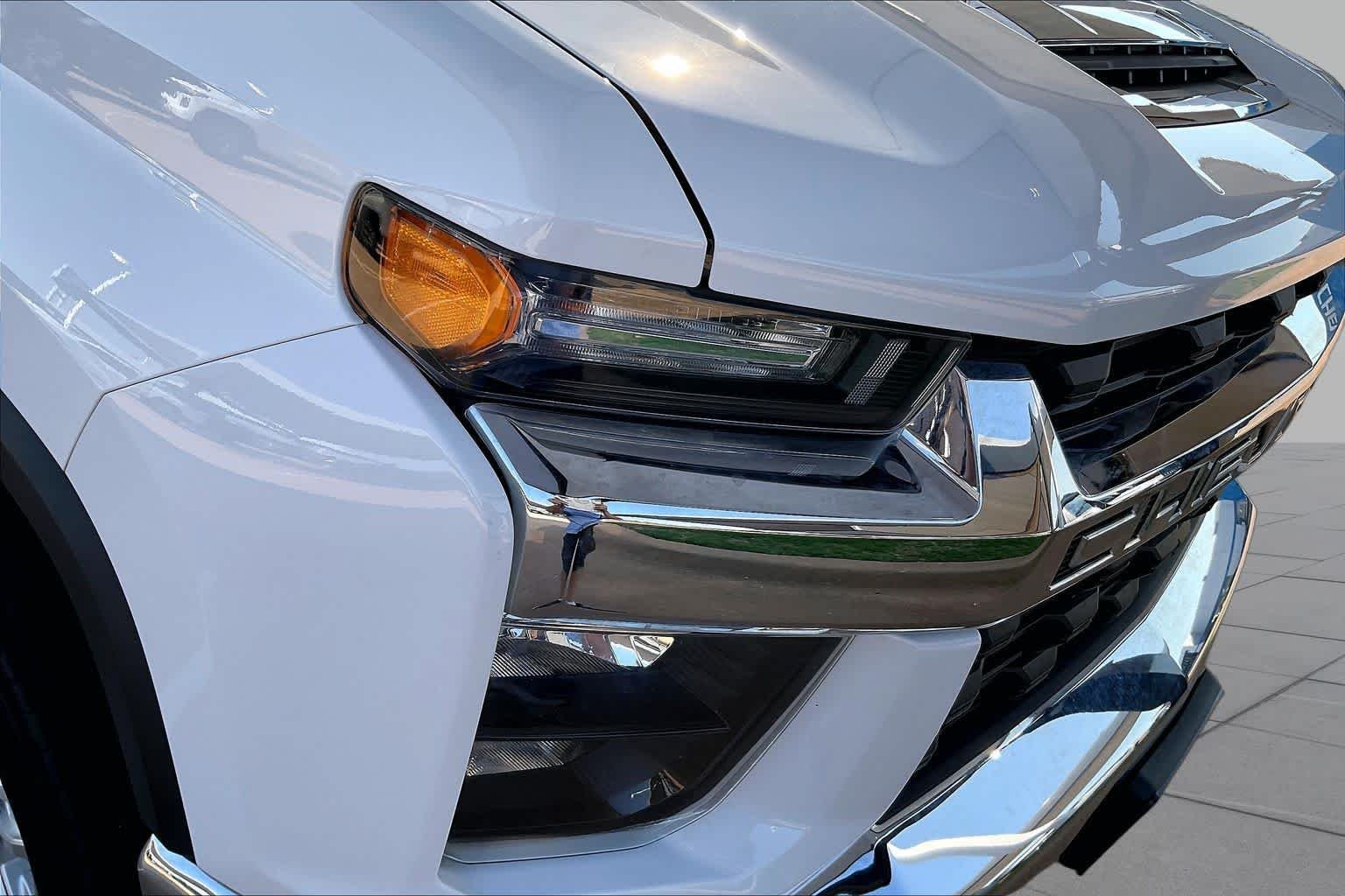 Used 2023 Summit White Chevrolet LT image 25