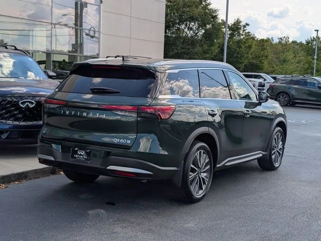 New 2027 DEEP EMERALD INFINITI LUXE image 7