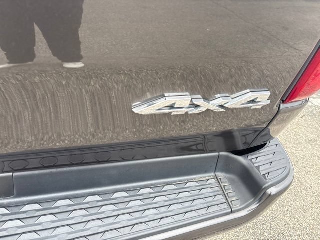 Used 2019 Granite Crystal Metallic Clearcoat Ram Laramie image 11
