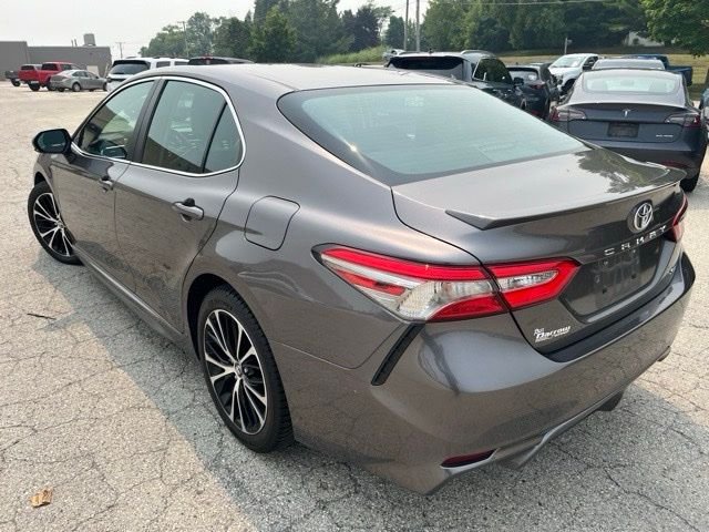 Used 2018 Gray Toyota SE image 3
