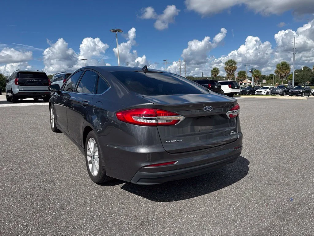 Used 2019 Magnetic Metallic Ford SE image 3