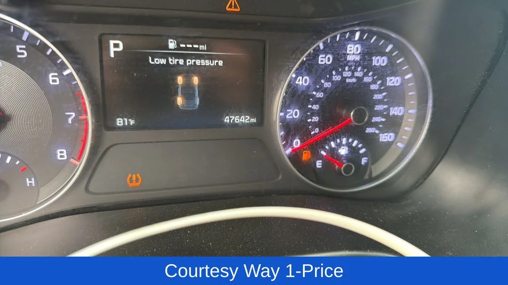 Used 2023 Gray Kia LXS image 9
