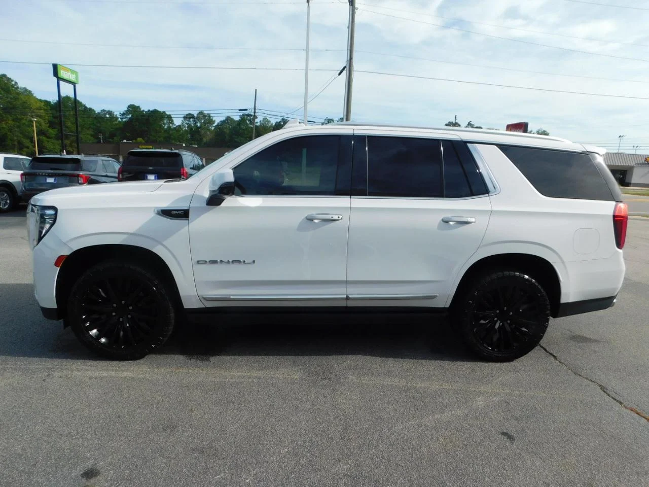 Used 2021 White GMC 4WD 4dr Denali image 5