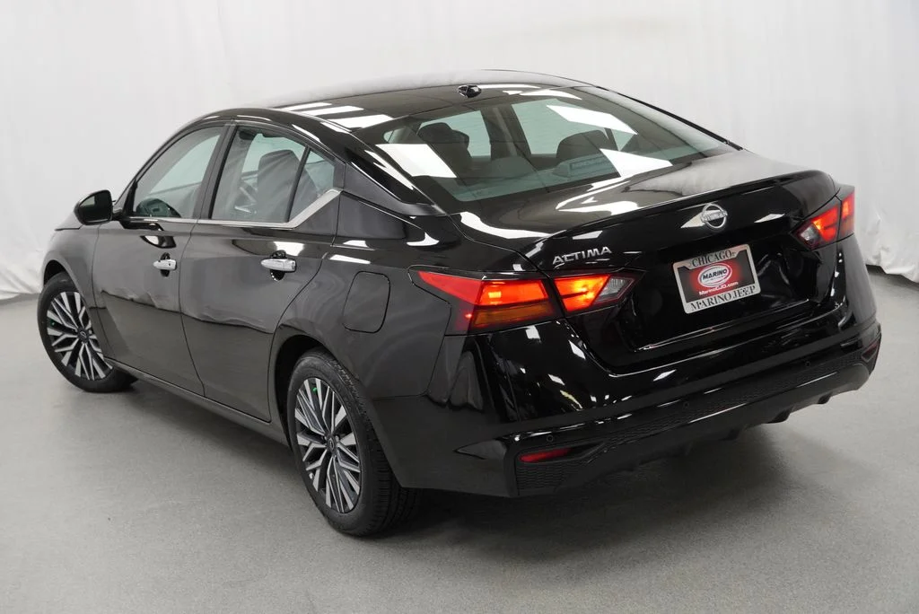 Used 2025 Black Nissan 2.5 SV image 18
