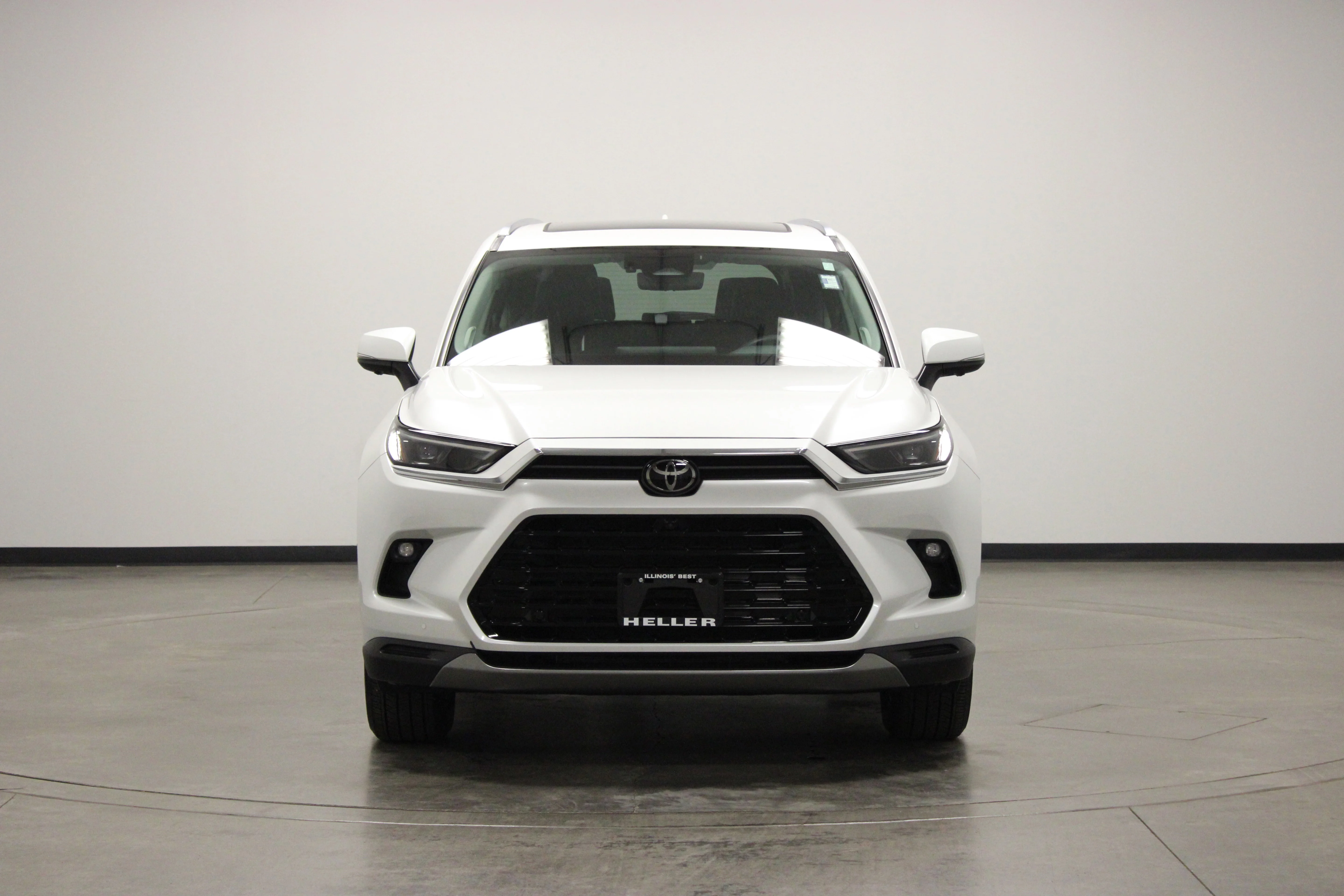 Used 2024 Pearl Toyota Platinum image 3