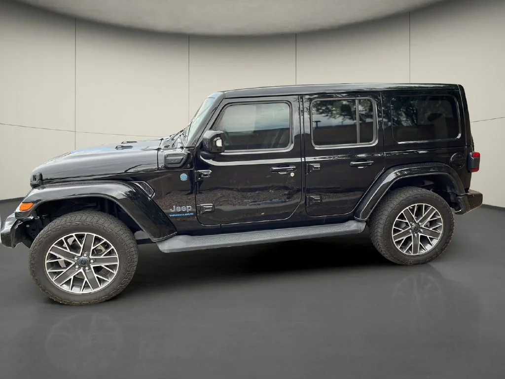 Used 2024 Black Jeep High Altitude 4xe image 4