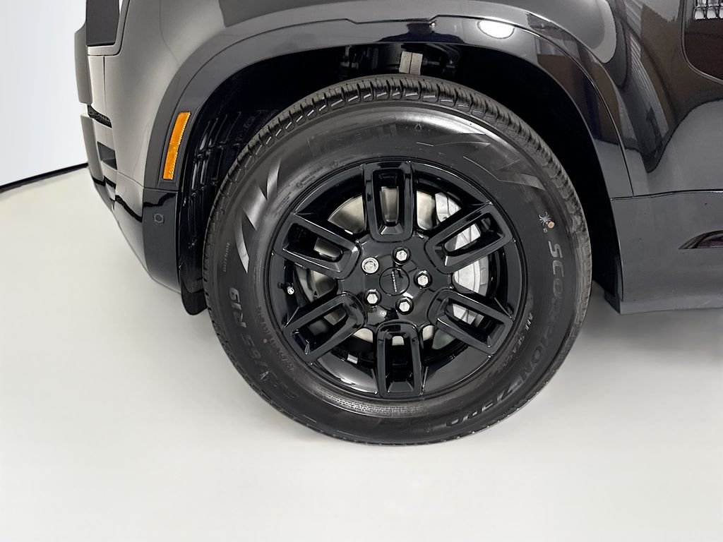 New 2026 Santorini Black Metallic Land Rover X-Dynamic SE image 32
