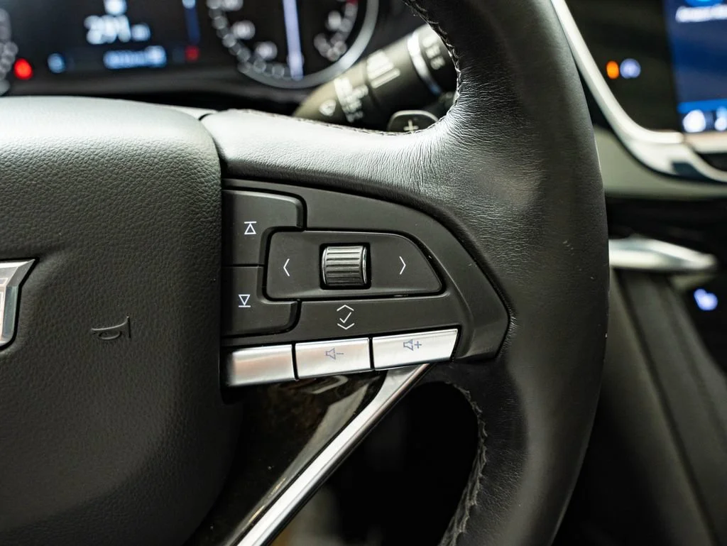 Used 2022 Crystal White Tricoat Cadillac Premium Luxury image 30