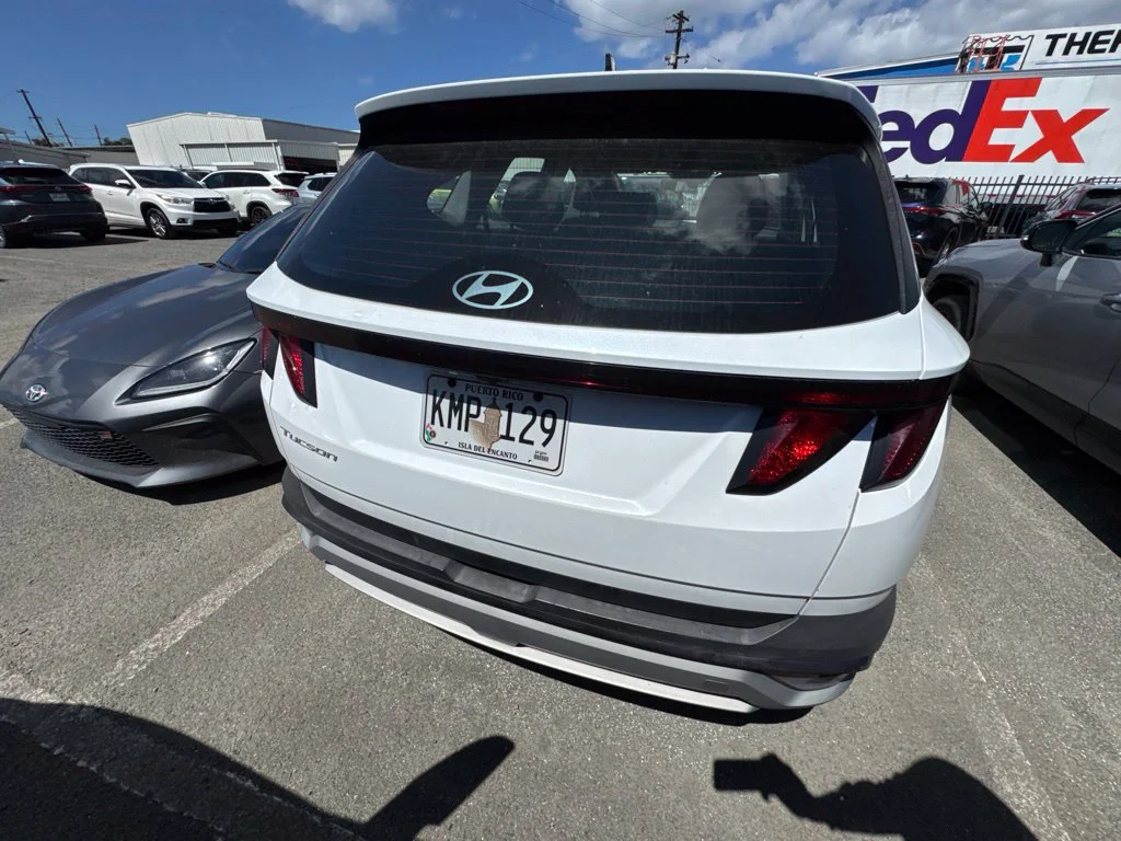 Used 2025 White Hyundai SE image 5