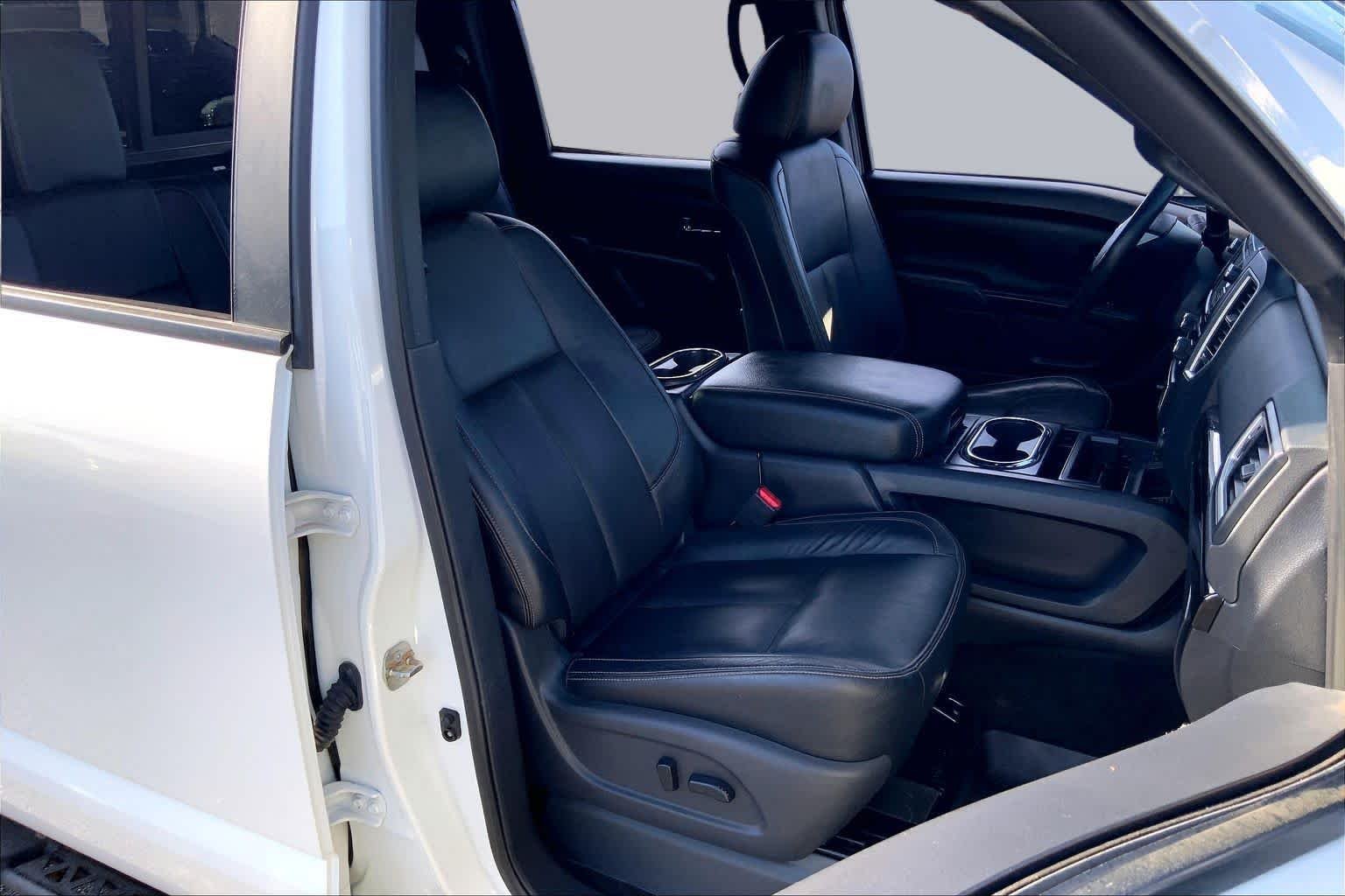 Used 2018 Pearl White Nissan SL image 9