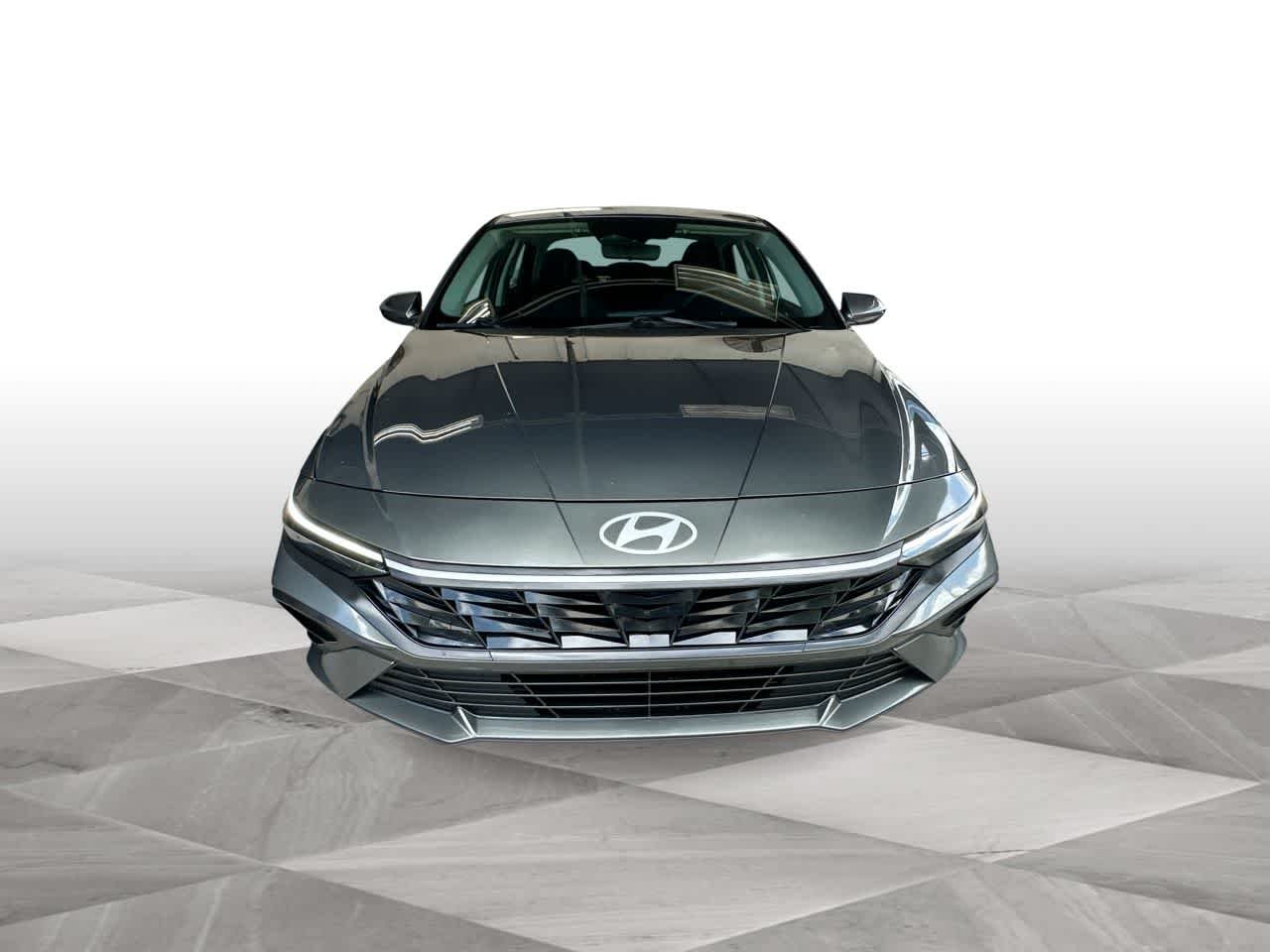 2026 Hyundai Elantra SE - Photo 3