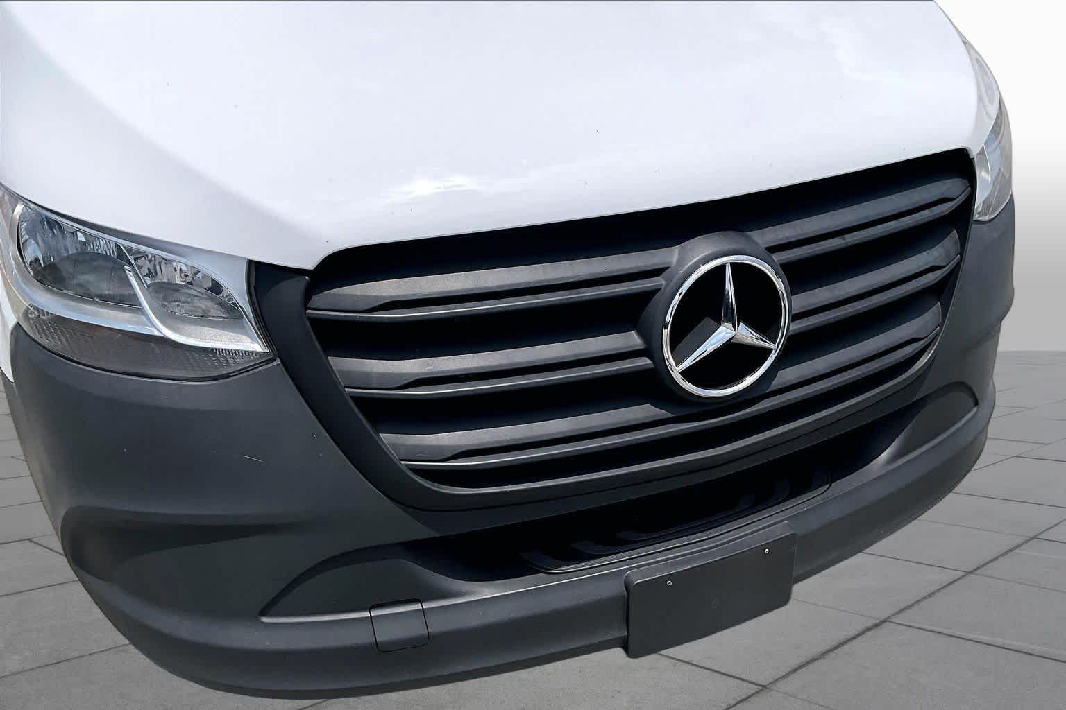 Used 2024 Arctic White Mercedes-Benz  image 32
