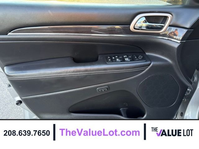 Used 2017 Silver Jeep Overland image 23