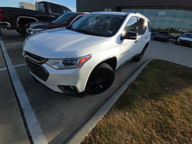 Used 2019 Iridescent Pearl Tricoat Chevrolet Premier image 1