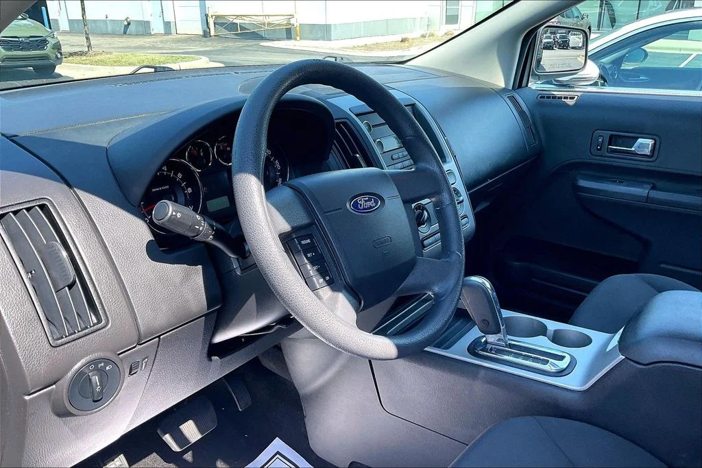 Used 2010  Ford SE image 12
