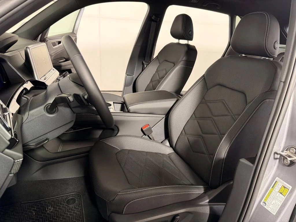 New 2026 Silver Volkswagen 2.0T SE w/Technology image 10