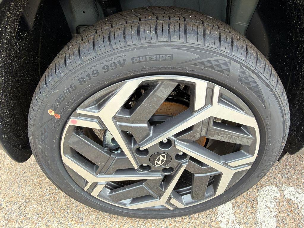 New 2026 Green Hyundai SEL Premium FWD image 17