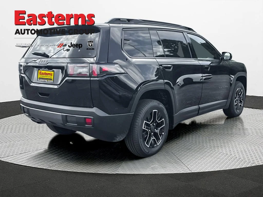 New 2026 Diamond Black Crystal Pearl-Coat Exterior Paint Jeep Base image 5