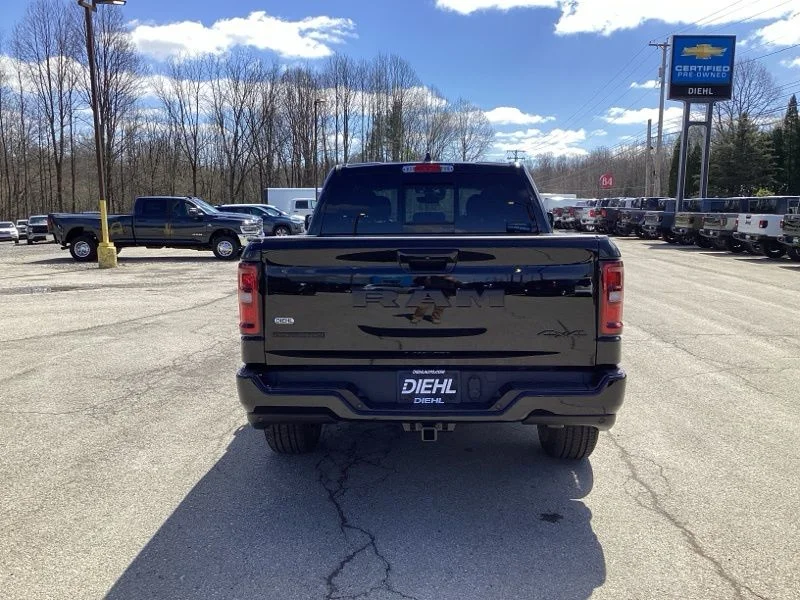New 2026 Diamond Black Crystal Pearl-Coat Exterior Paint RAM Big Horn/Lone Star image 6