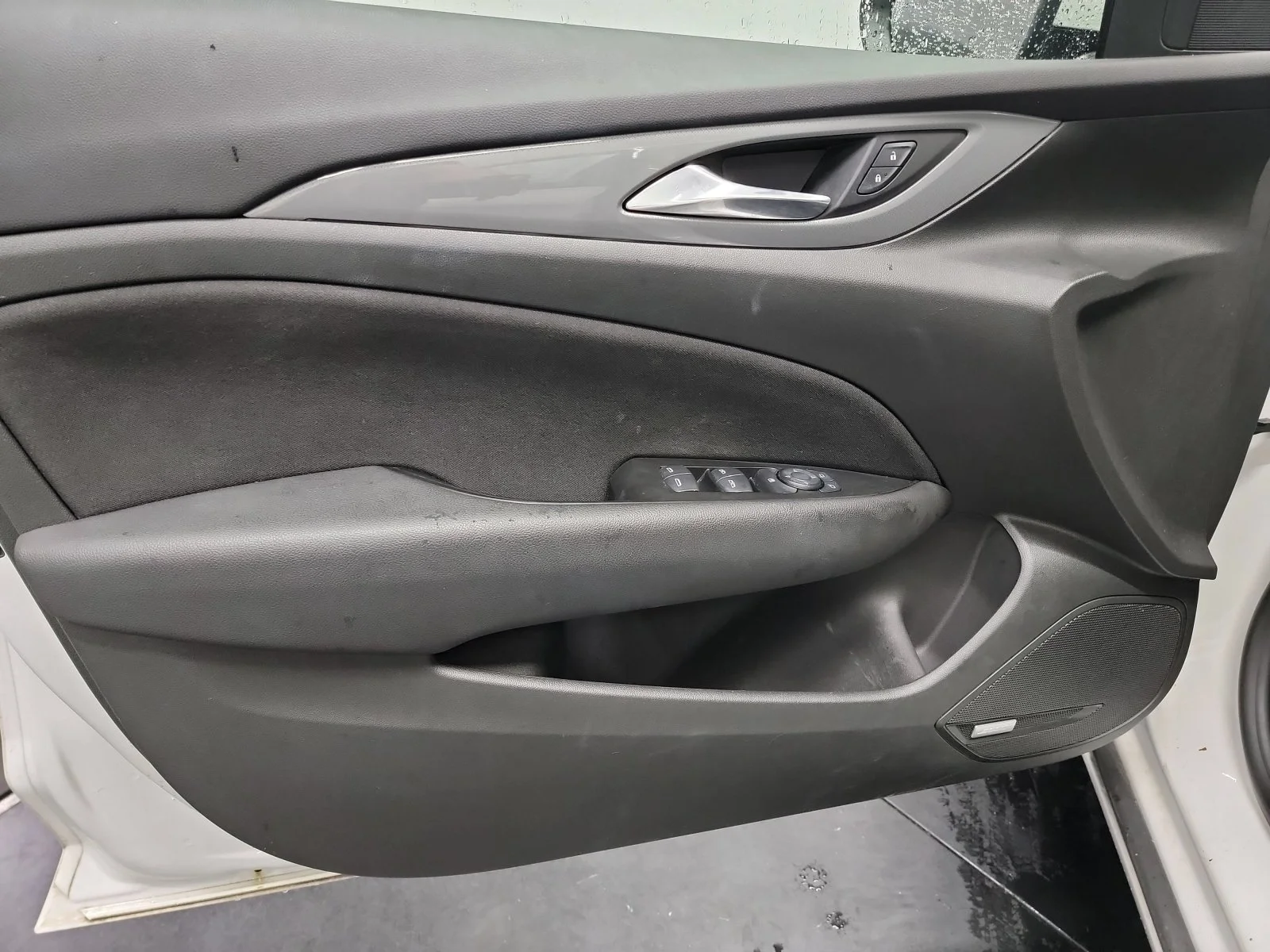 Used 2019 White Frost Tricoat Buick Preferred image 12
