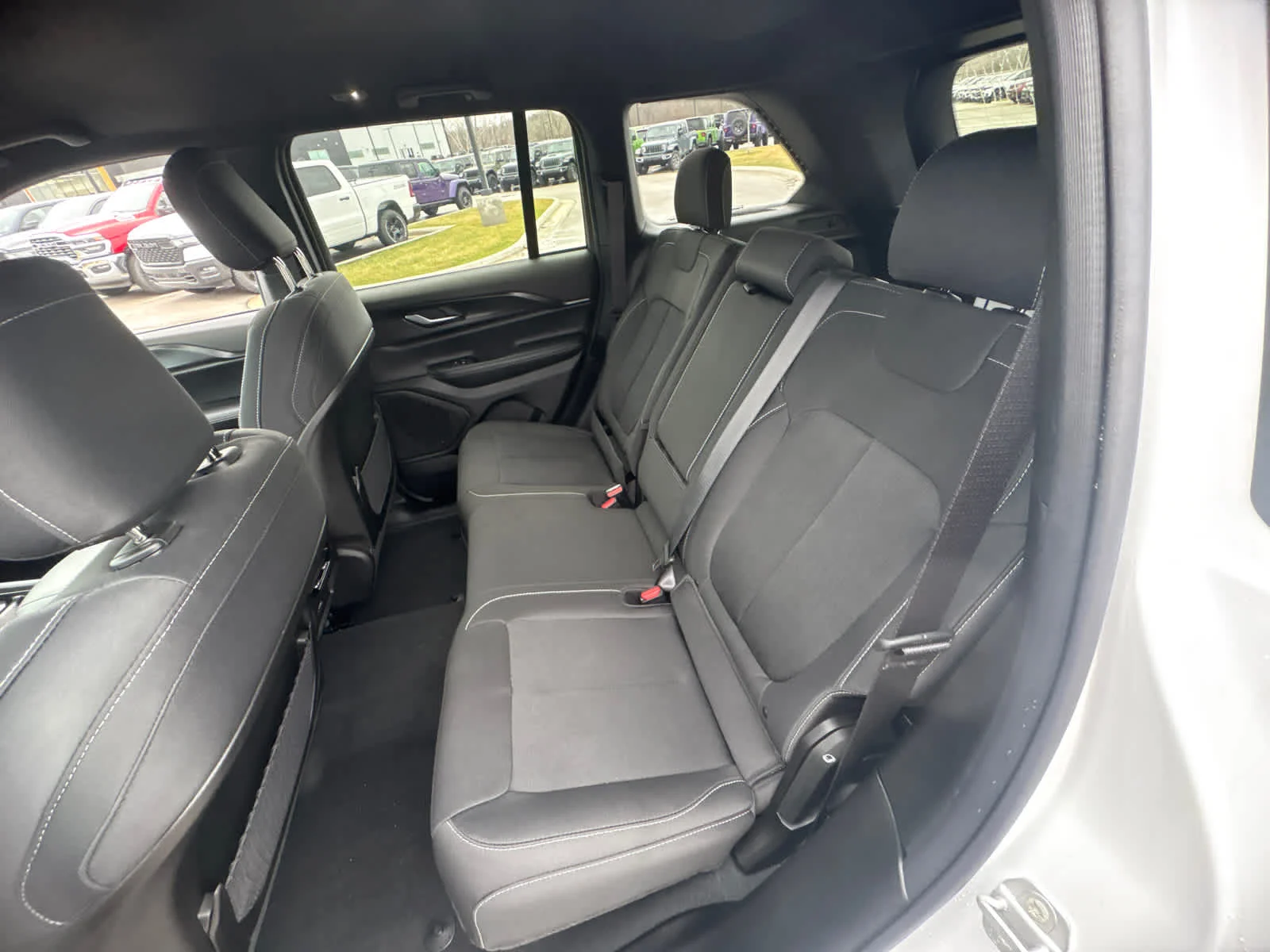 New 2026 Bright White Clear-Coat Exterior Paint Jeep Laredo image 12