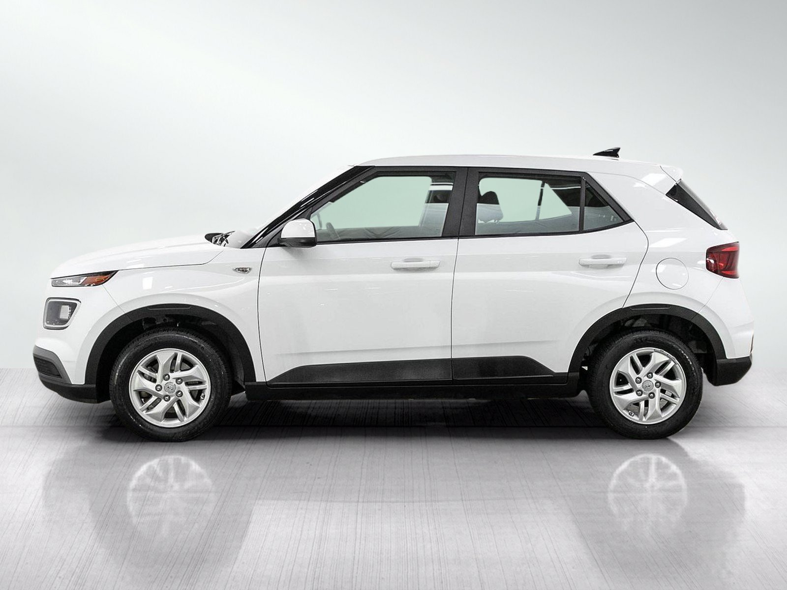 Used 2021 White Hyundai SE IVT image 2