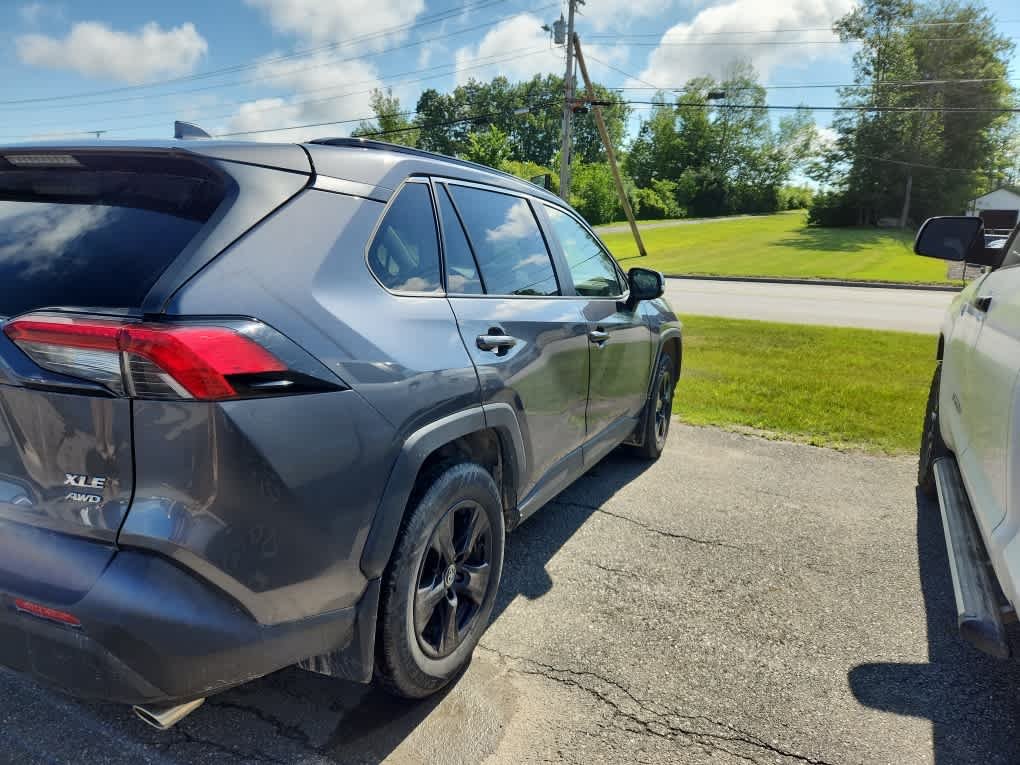 Used 2019 Magnetic Gray Metallic Toyota XLE image 4