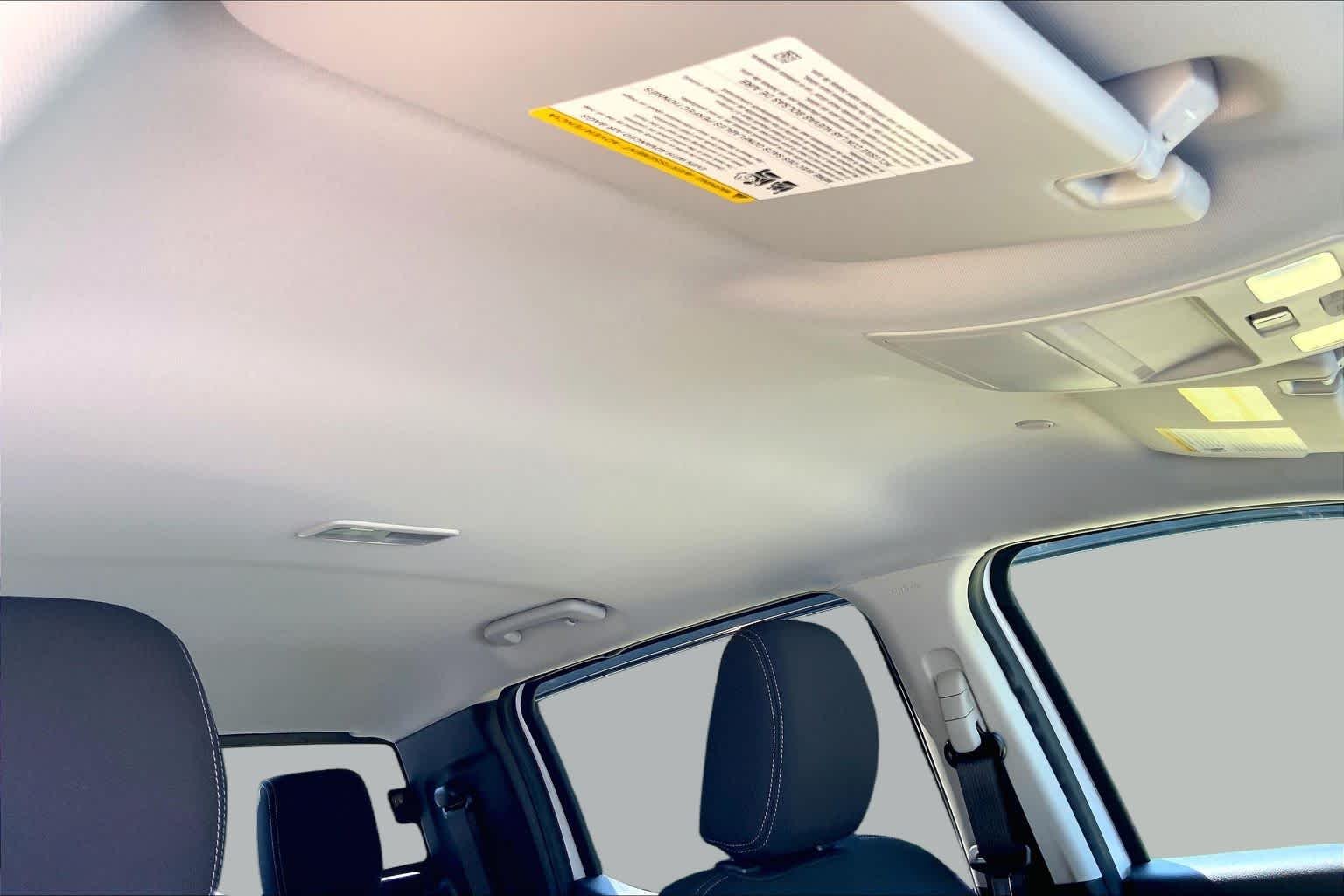 Used 2025 Oxford White Ford XLT image 14