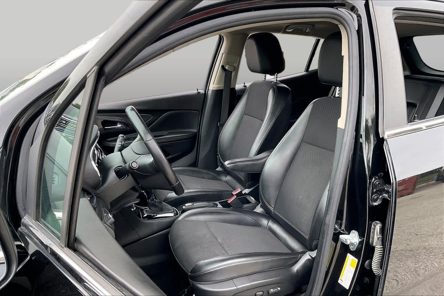 Used 2022 Ebony Twilight Metallic Buick Preferred image 8