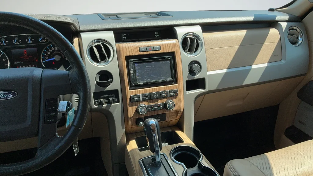 Used 2011 White Ford Lariat image 8
