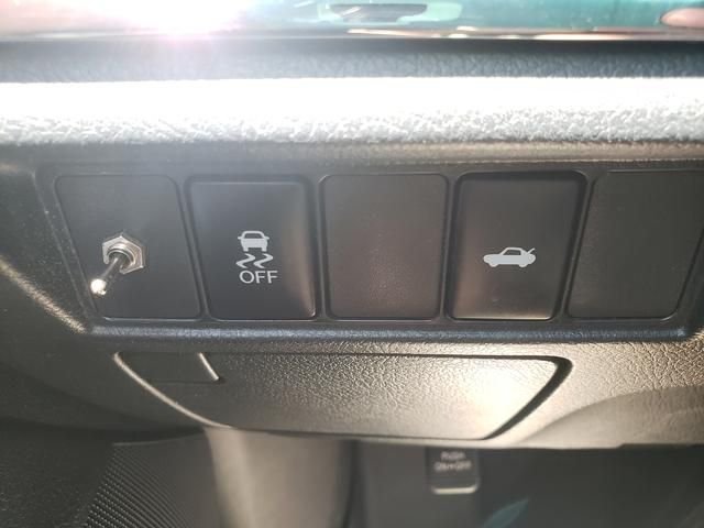 Used 2016 Gray Toyota XLE image 22