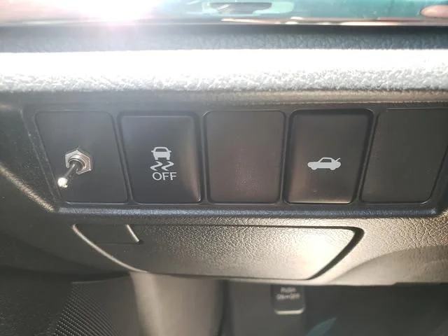 Used 2016 Gray Toyota XLE image 22