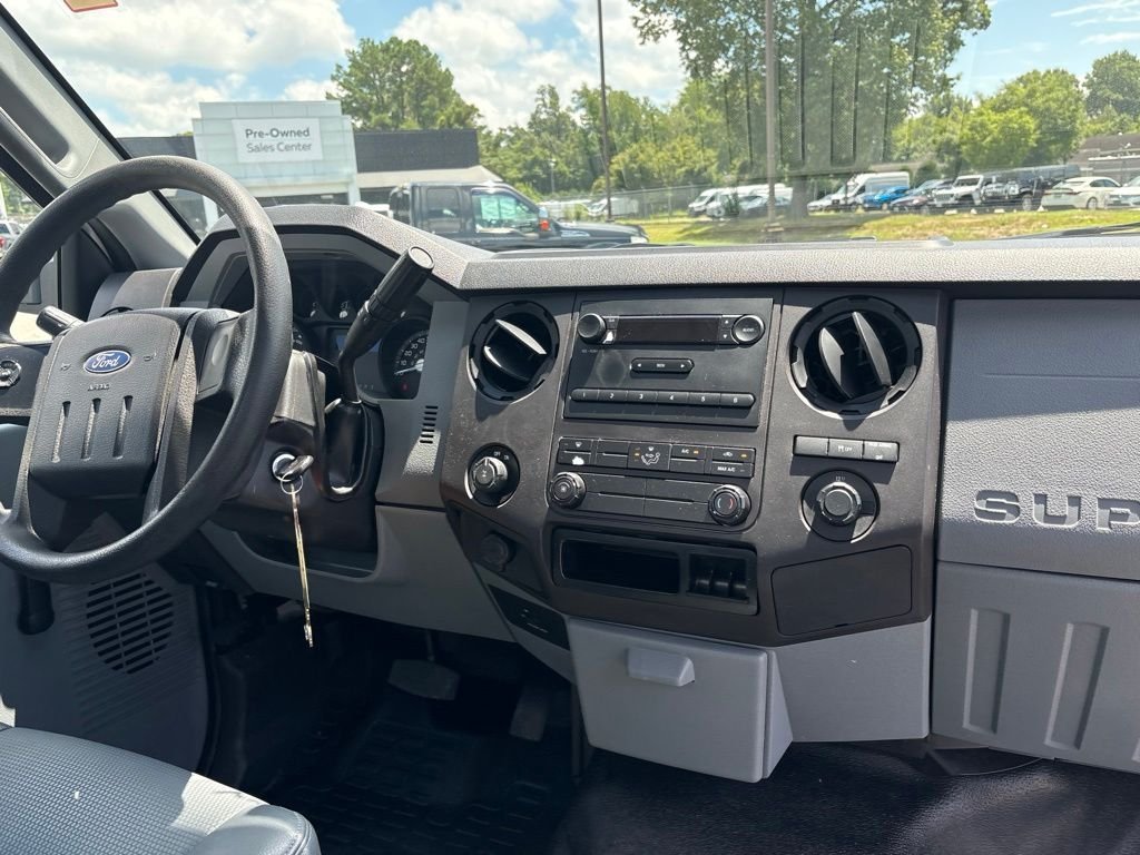 Used 2016 White Ford XL image 9