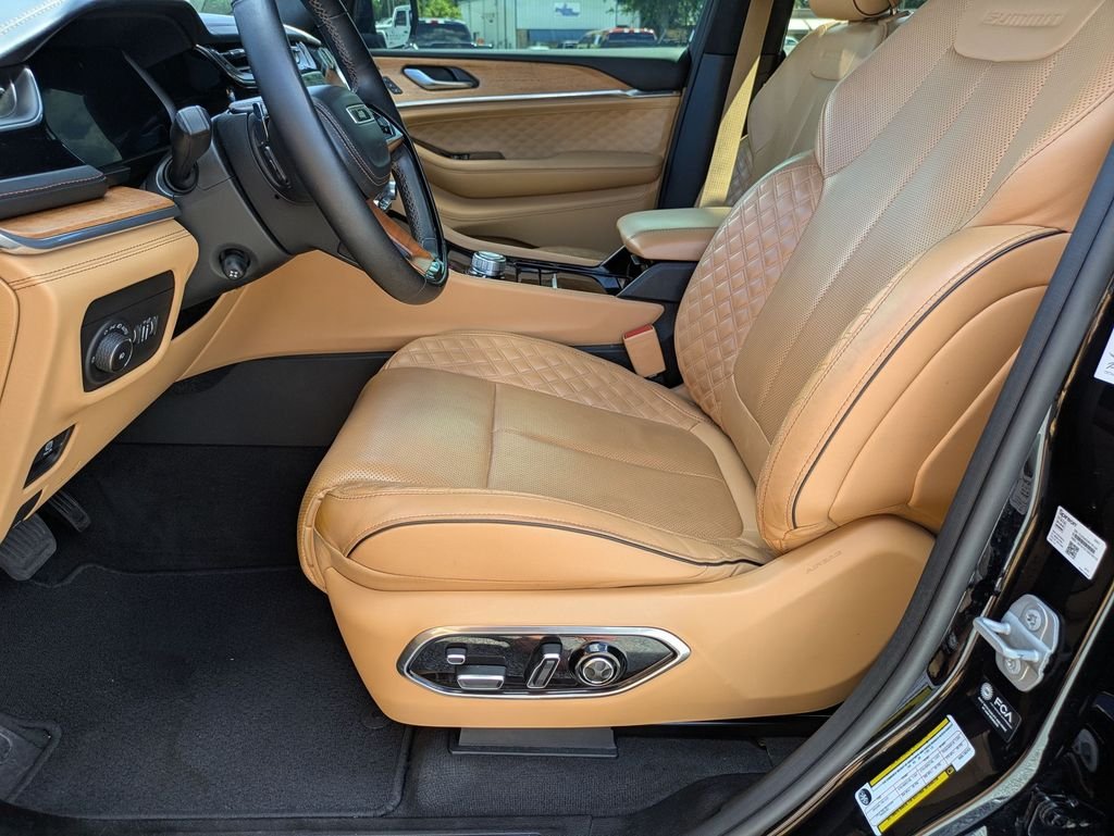 Used 2022 Black Jeep Summit image 12
