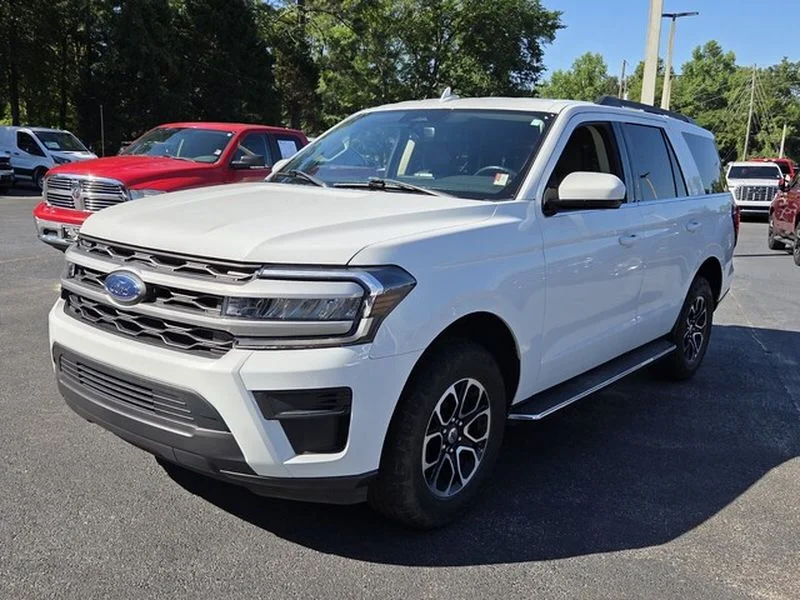 Used 2022 Oxford White Ford XLT image 3