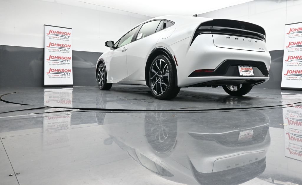 New 2026 Wind Chill Pearl <sup>1</sup> Toyota  XSE image 32
