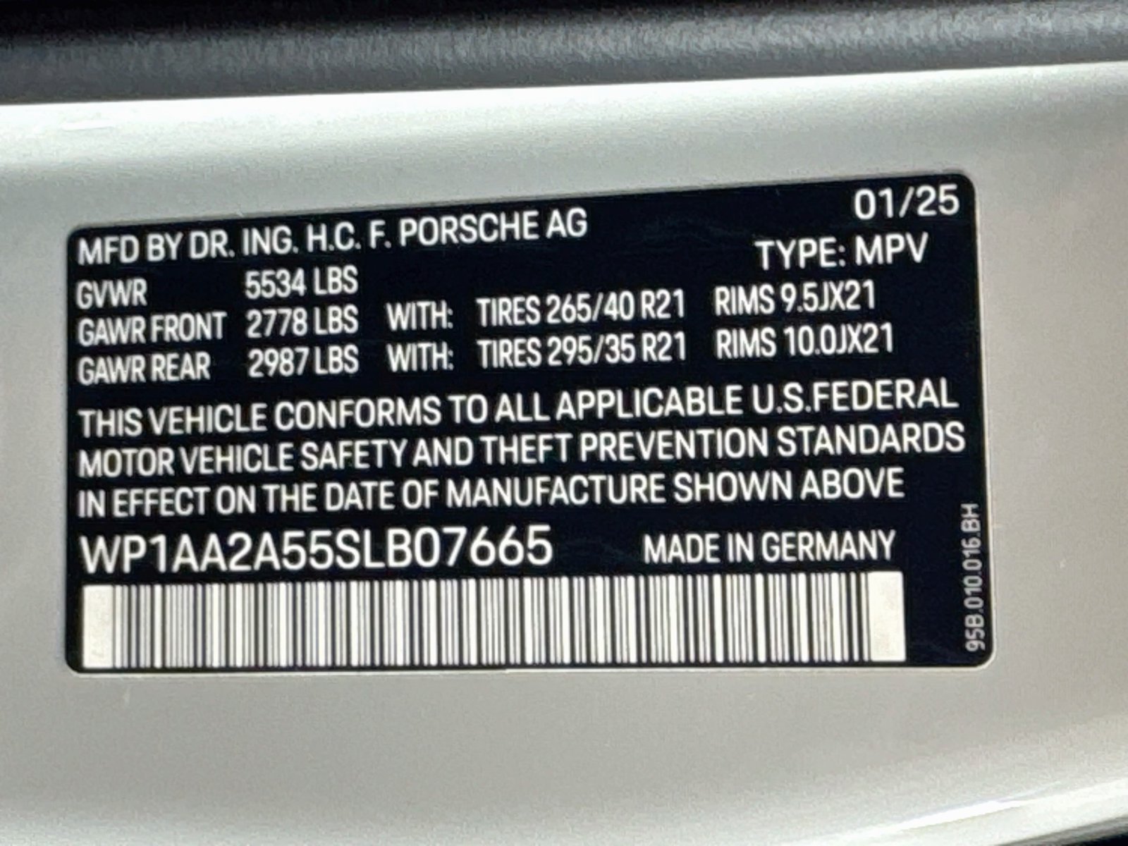 Used 2025 Chalk Porsche T image 26