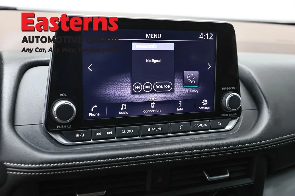 Used 2023 White Nissan S image 19
