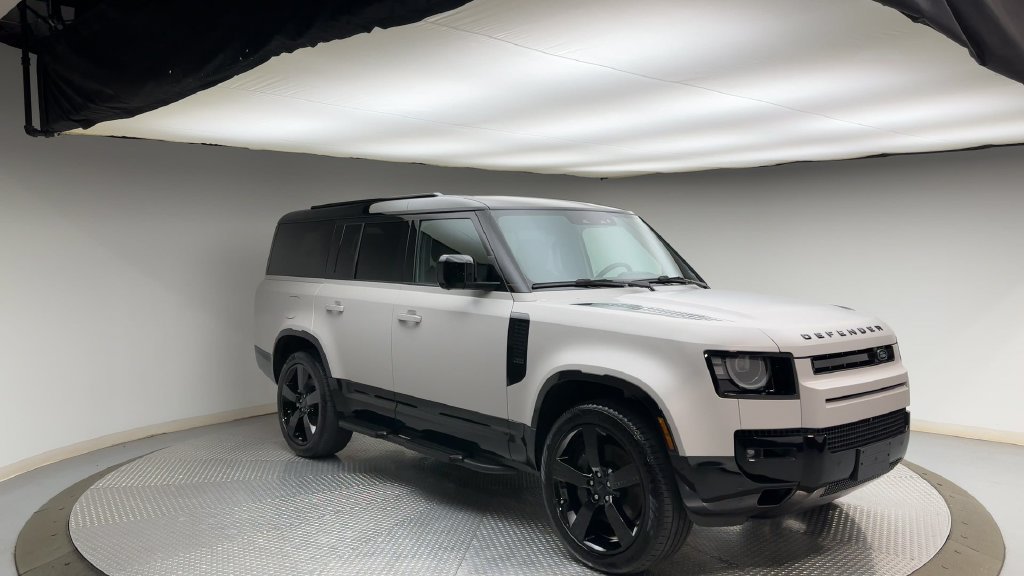 Used 2026  Land Rover X-Dynamic SE image 8