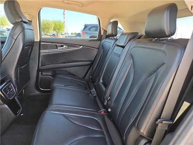 Used 2022 Silver Radiance Metallic Clearcoat Lincoln Standard Front-Wheel Drive image 12