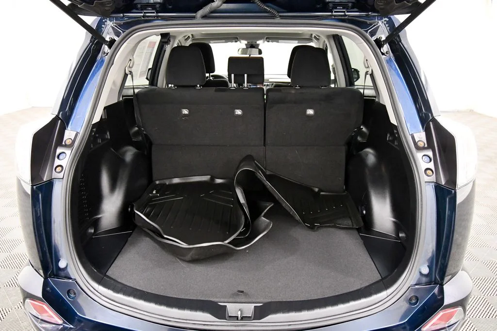Used 2018 Blue Toyota XLE image 7