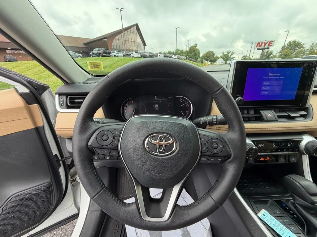 Used 2023 White Toyota XLE image 29