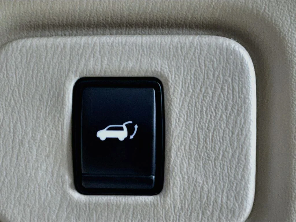 Used 2017 Pearl White Nissan Platinum image 35