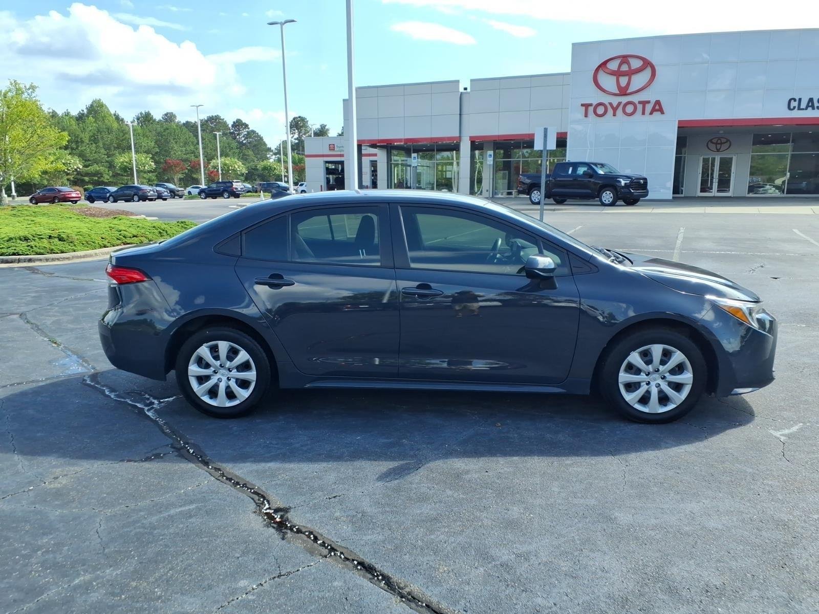 Used 2025 Underground Toyota Hybrid LE image 9