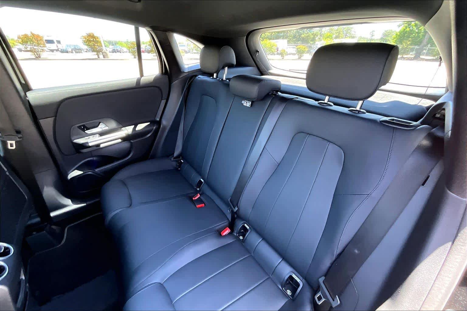 Used 2025 Night Black Mercedes-Benz GLA 250 image 21