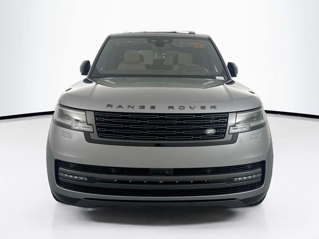 New 2026 Eiger Grey Land Rover SE image 2