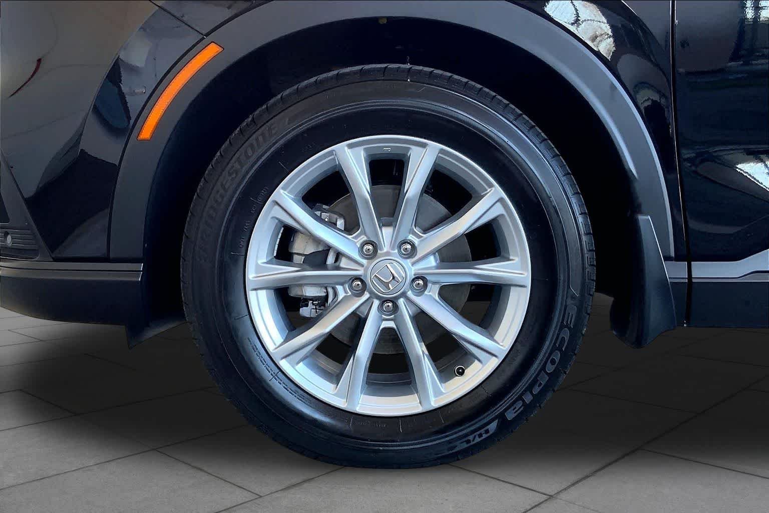 Used 2025 Crystal Black Pearl Honda EX-L image 19