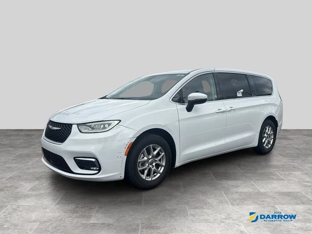 2023 Chrysler Pacifica Touring L's photo