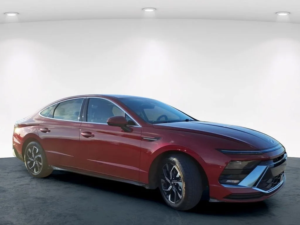 Used 2024 Red Hyundai SEL image 5