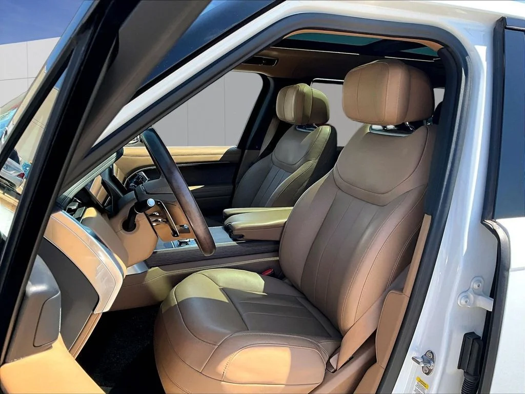 Used 2025 White Land Rover Autobiography image 5